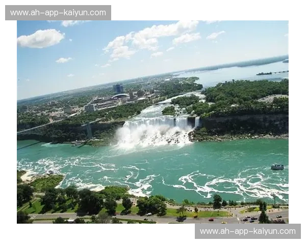 枫情与海韵：蒙特利尔与温哥华，你心中的加拿大梦落在哪一边？